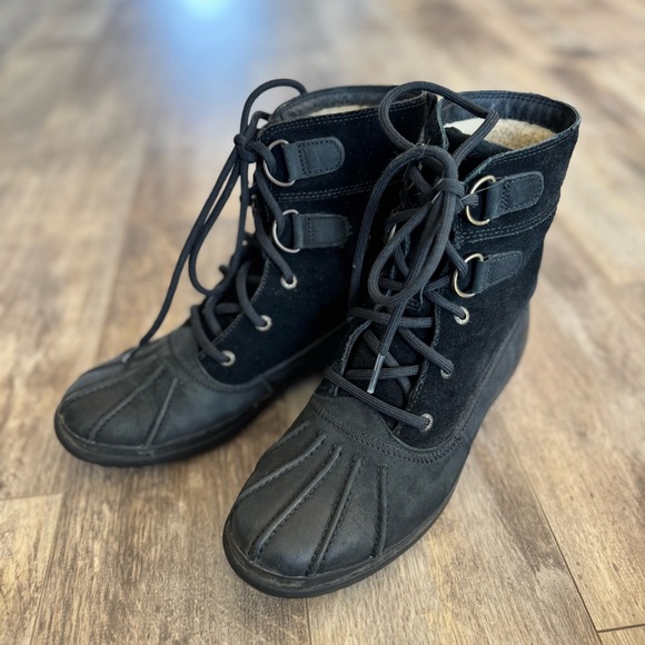 UGG Australia AZARIA Stout LEATHER SHEEPSKIN WATERPROOF DUCK BOOTS - Picture 2 of 12